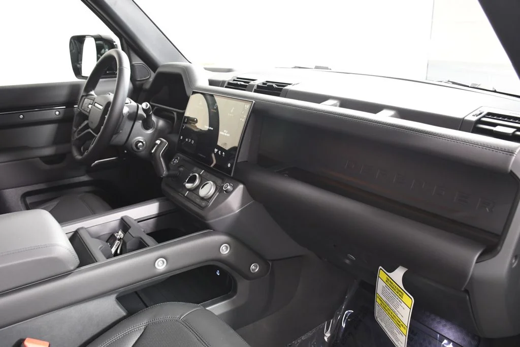 New 2026 Santorini Blk Land Rover S image 19
