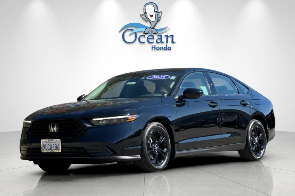 Used 2025 Crystal Black Pearl Honda SE image 9