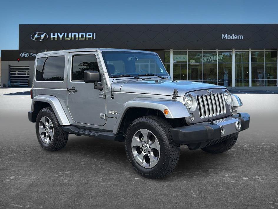 Used 2018 Billet Silver Metallic Clearcoat Jeep Sahara image 3