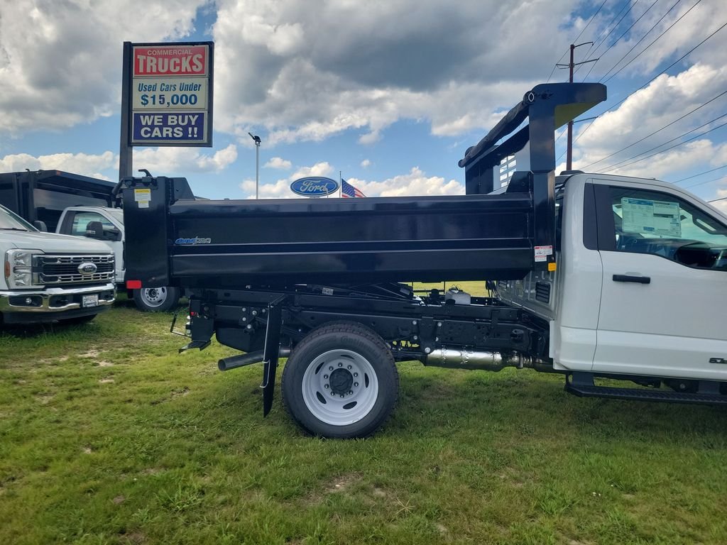 New 2026 Oxford White Ford F-550® XL image 4