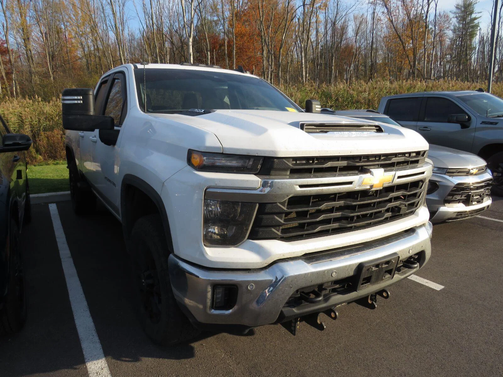 Used 2025  CHEVROLET TRUCK  image 2