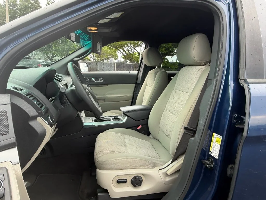 Used 2012 Blue Ford Base image 9