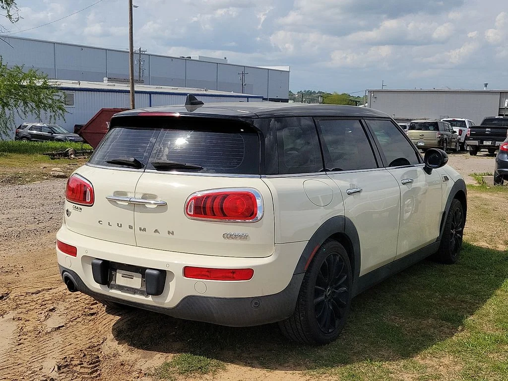 Used 2016 Pepper White MINI Clubman image 4