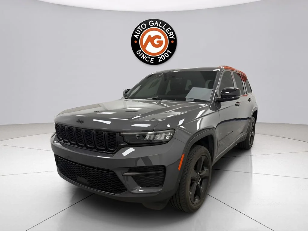 Used 2023 Gray Jeep Altitude X image 7