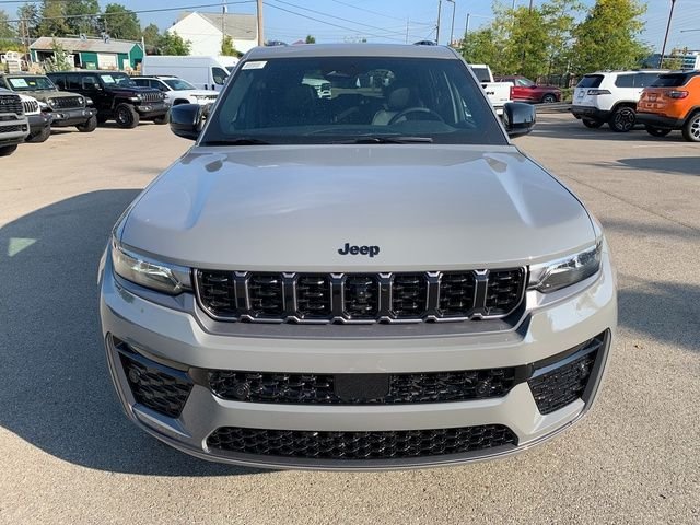 New 2027 Sting-Gray Clearcoat Jeep Limited Reserve image 9