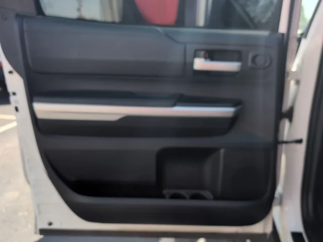 Used 2016 White Toyota SR5 image 7