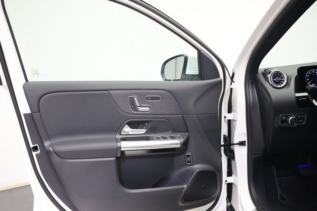 New 2026 Polar White Mercedes-Benz GLA 250 image 31