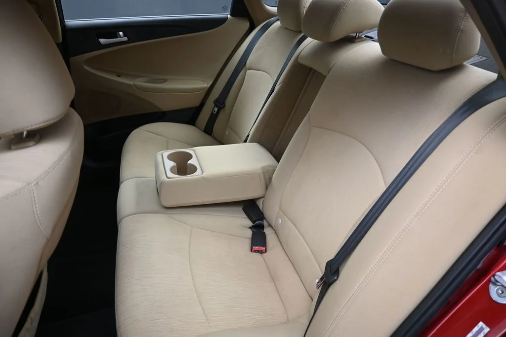 Used 2011 Red Hyundai GLS image 16