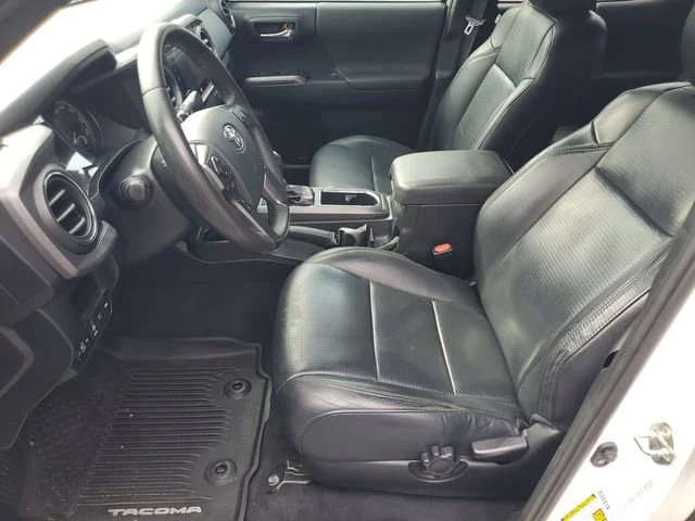 Used 2018 Super White Toyota SR5 image 5