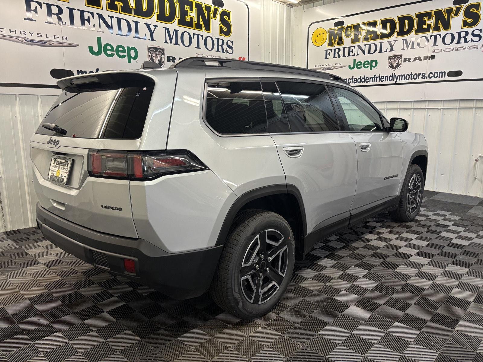 New 2026 Silver Zynith Clear-Coat Exterior Paint Jeep Laredo image 4