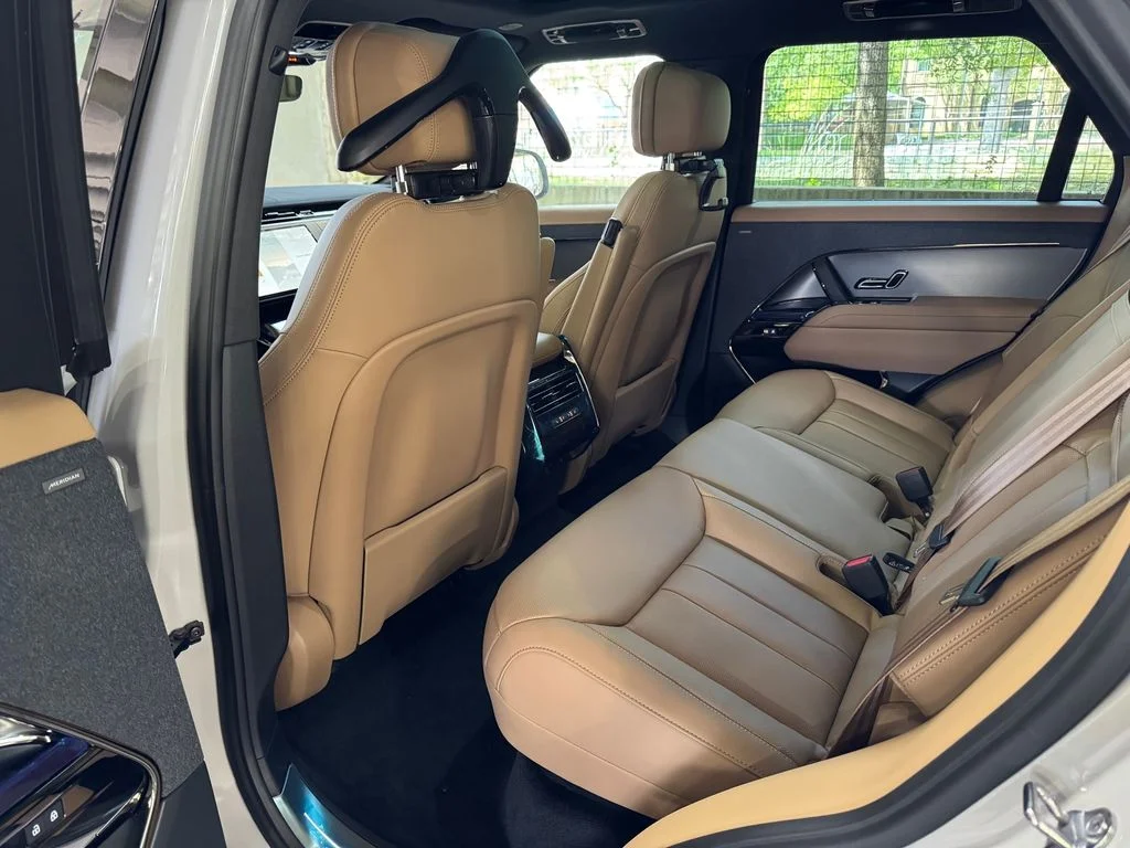 New 2026 Borasco Grey Metallic Land Rover SE image 15