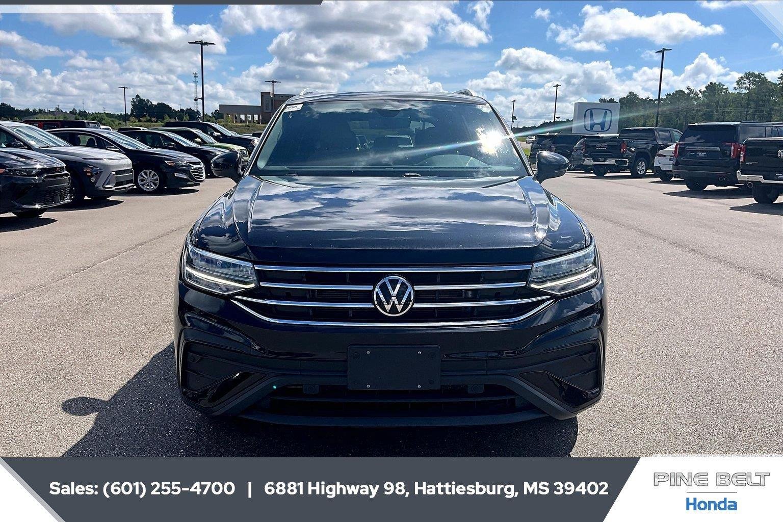 Used 2022 Deep Black Pearl Volkswagen SE image 5