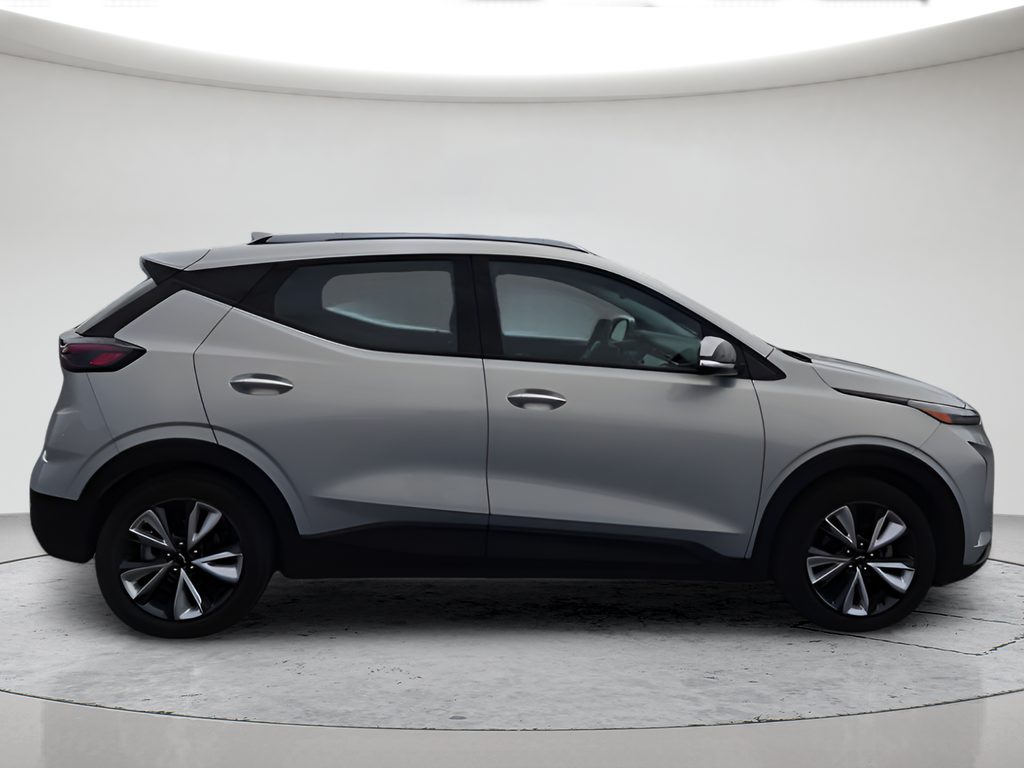 Used 2022 Silver Chevrolet LT image 2