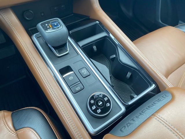 Used 2022 White Nissan Platinum image 44