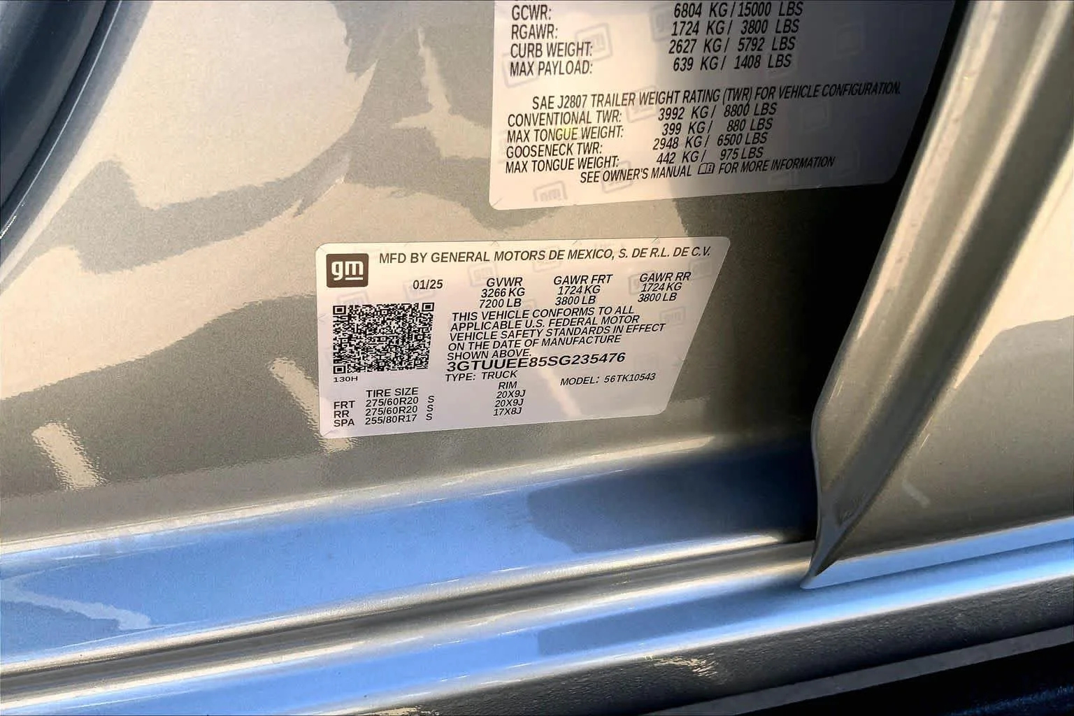 Used 2025 Sterling Metallic GMC AT4 image 34