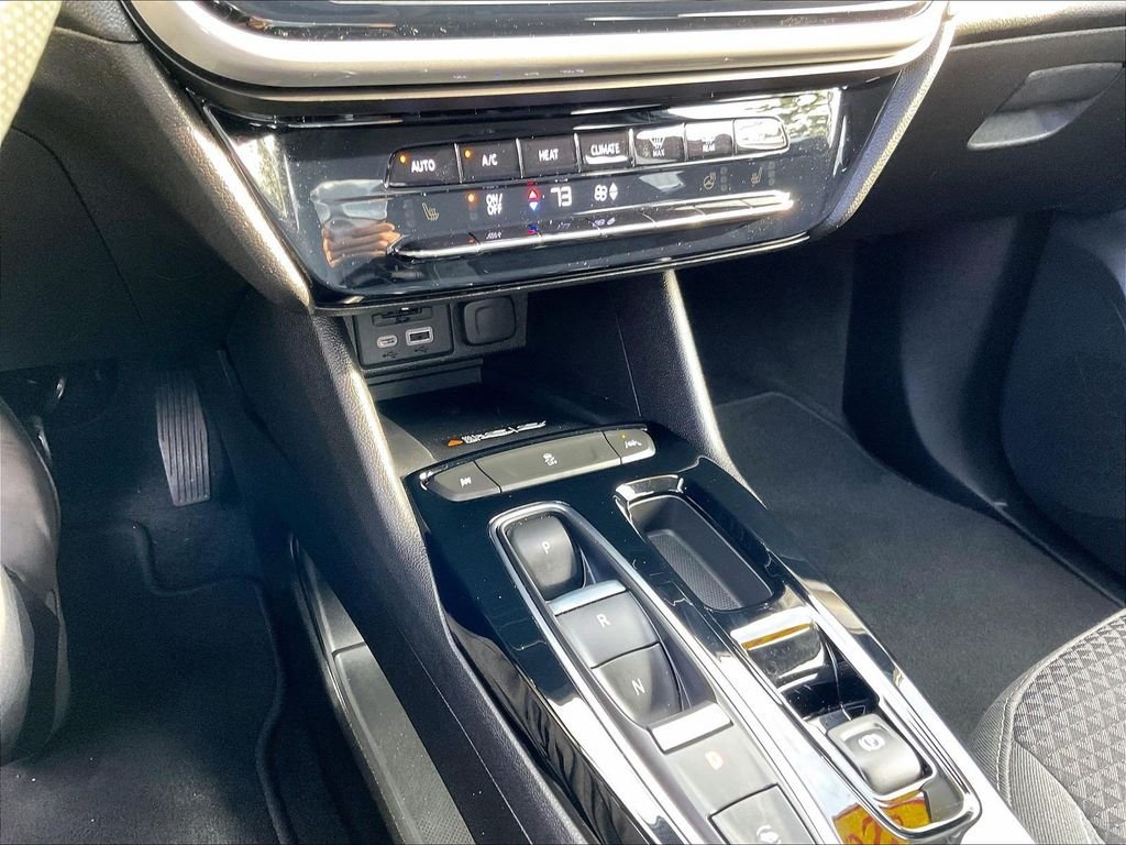 Used 2022 White Chevrolet LT image 25
