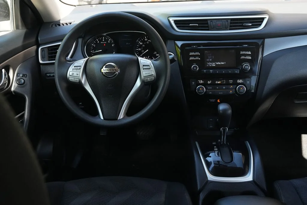 Used 2014 Black Nissan SV image 14