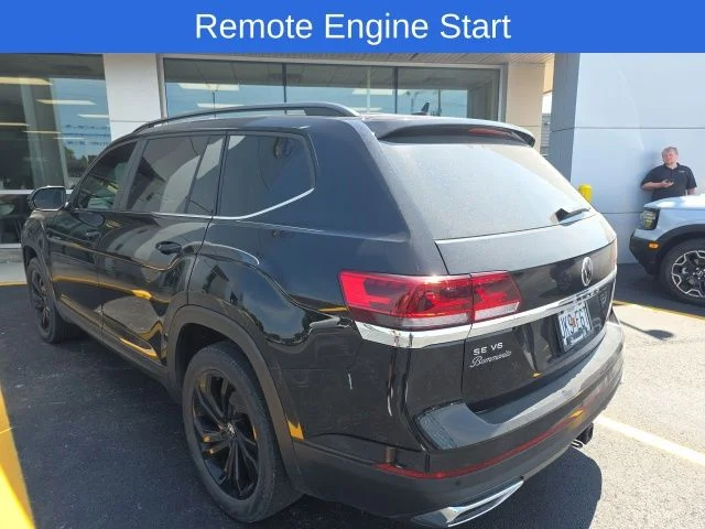 Used 2022 Deep Black Pearl Effect Volkswagen 3.6L V6 SE w/Technology image 4
