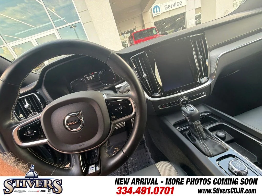 Used 2020 Blue Volvo T5 R-Design image 11
