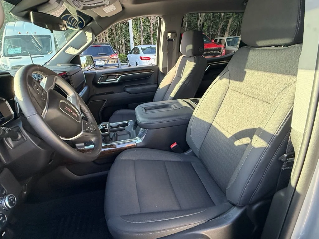 Used 2022 Silver GMC Elevation image 10