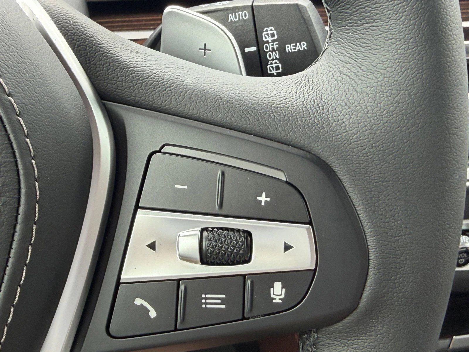 New 2026 Black Sapphire Metallic BMW xDrive40i image 33