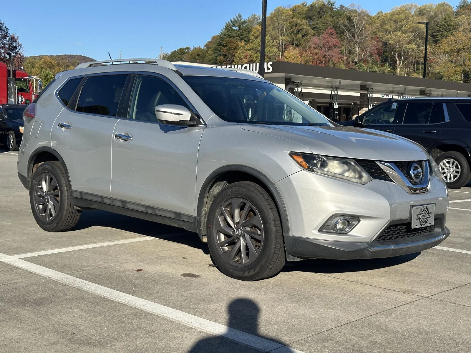 Used 2016 Brilliant Silver Nissan SL image 1