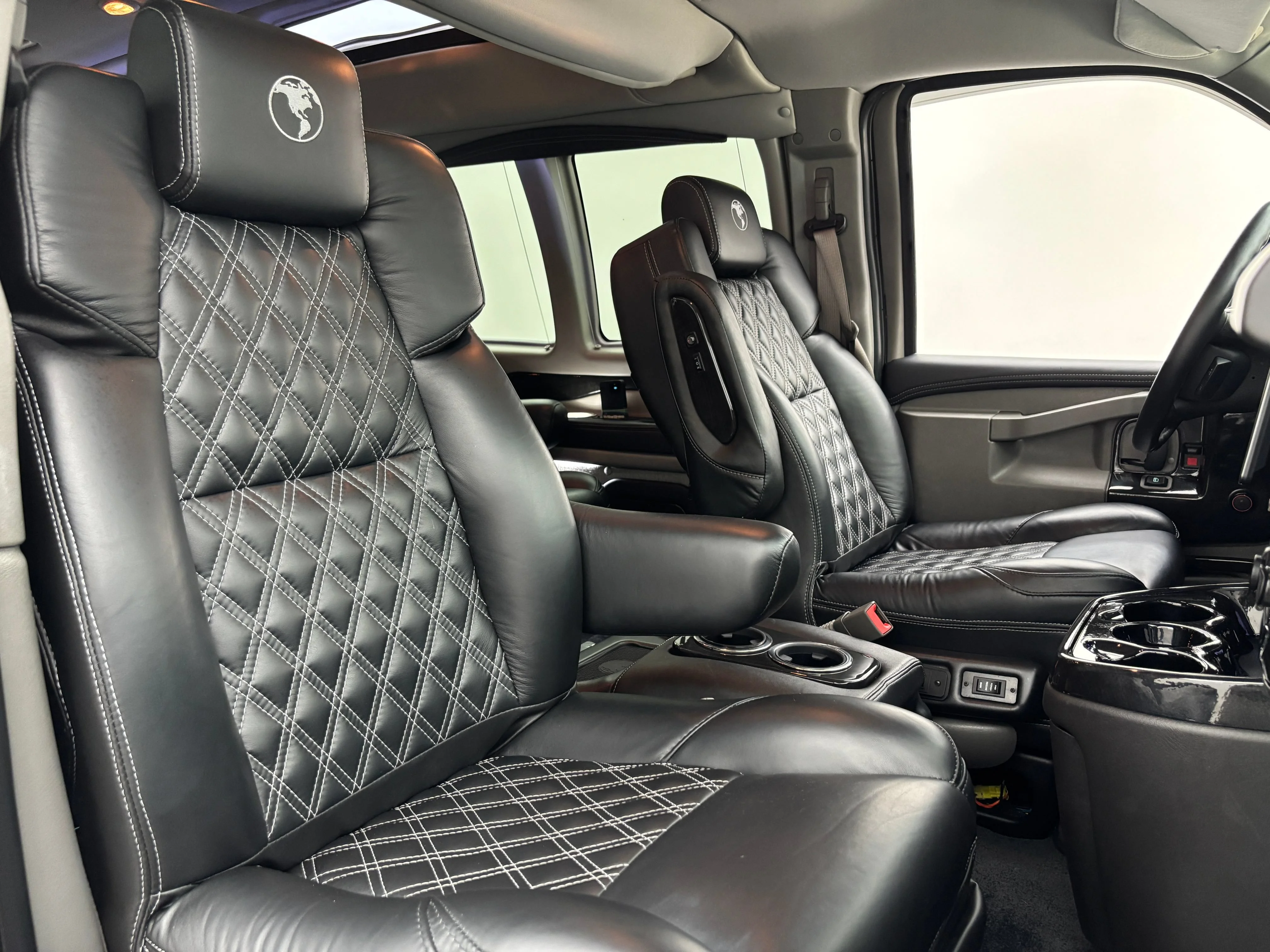 Used 2025 Onyx Black GMC Work Van image 25