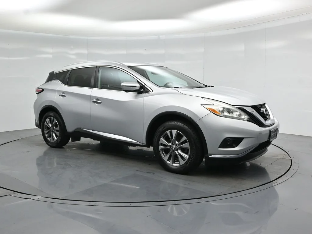 Used 2016 Silver Nissan SL image 21