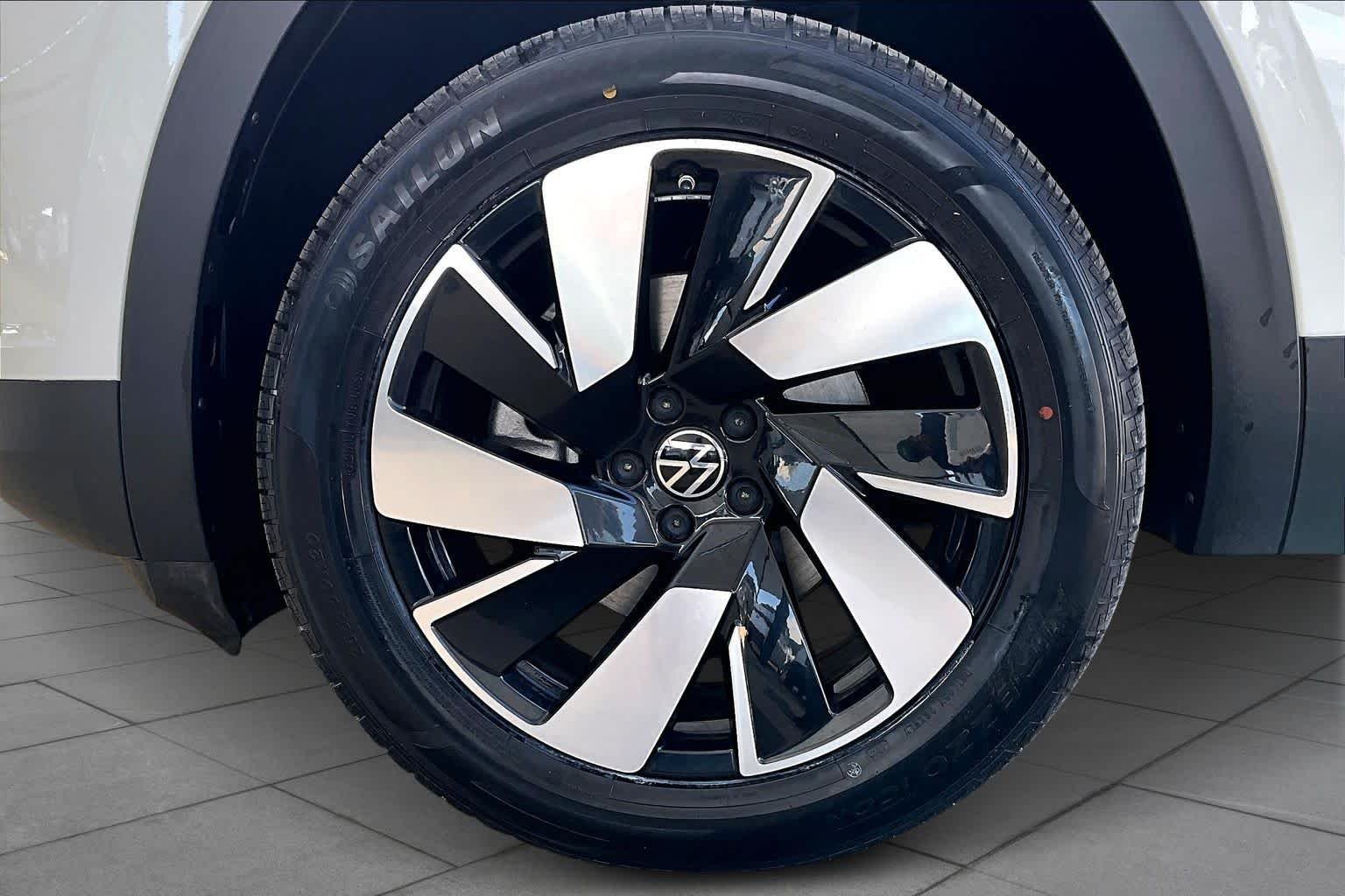 2024 Volkswagen Atlas Cross Sport SE w/Tech - Photo 11