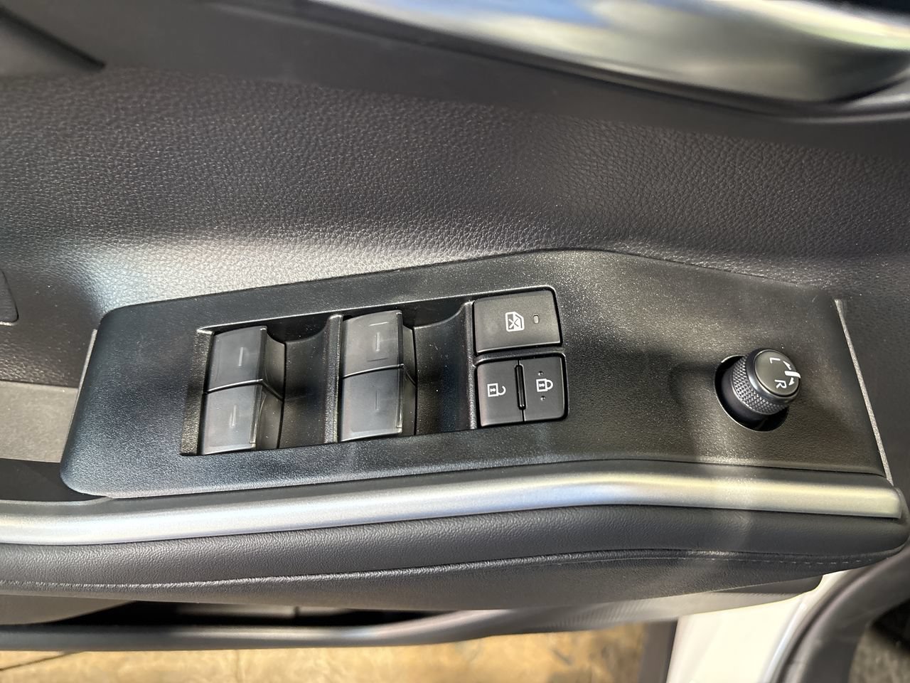 New 2026 Wind Chill Pearl <sup>1</sup> Toyota  XSE image 13