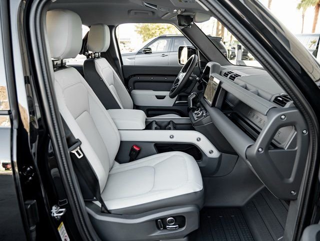 New 2025 Santorini Black Land Rover S image 30