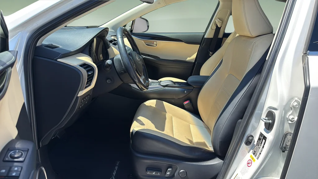 Used 2015 White Lexus 200t image 11