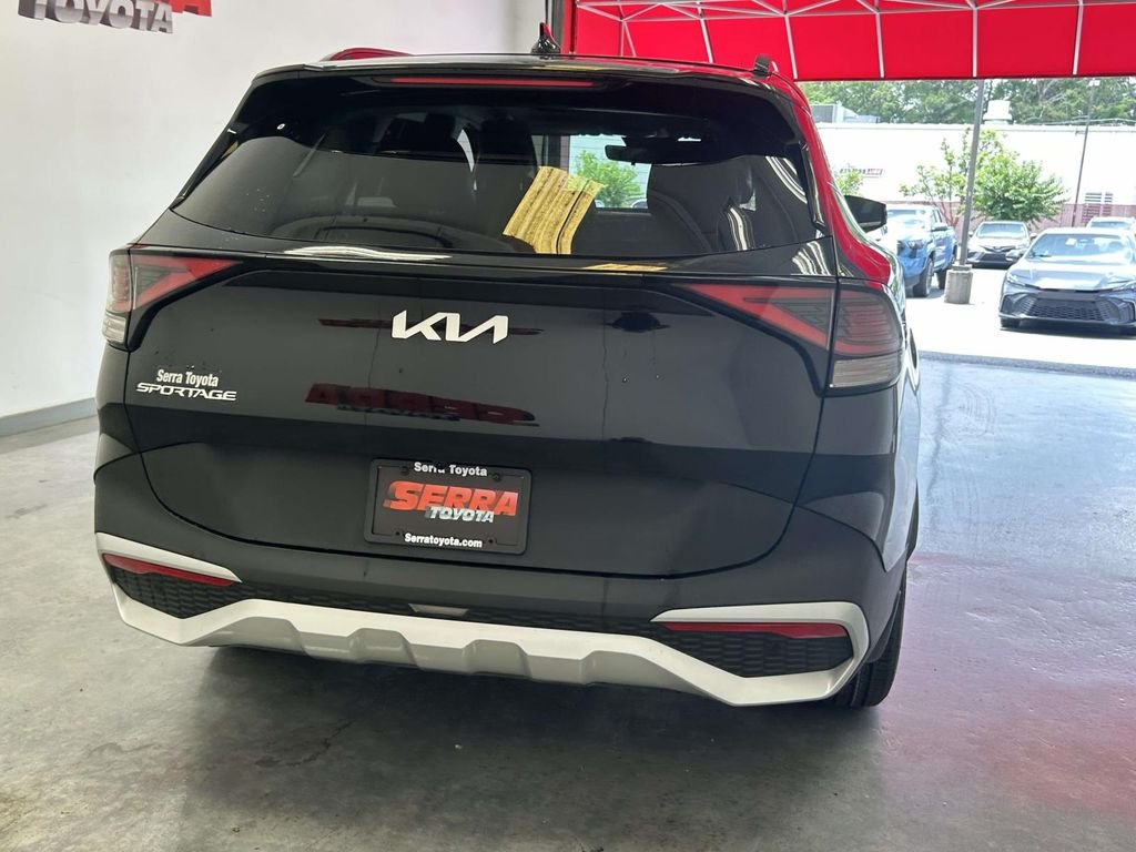 Used 2025 Black Kia EX image 4