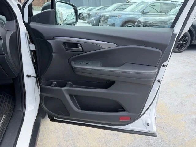 Used 2023  Honda EX-L image 18