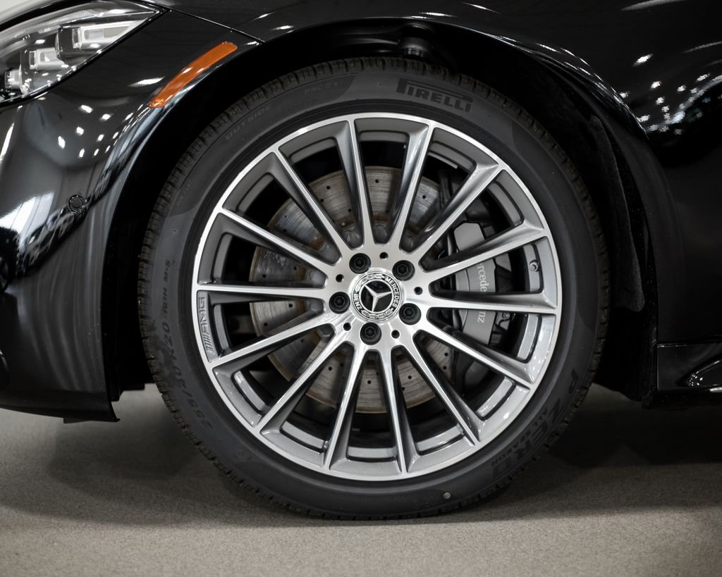 New 2026 Black Mercedes-Benz S 580e image 4