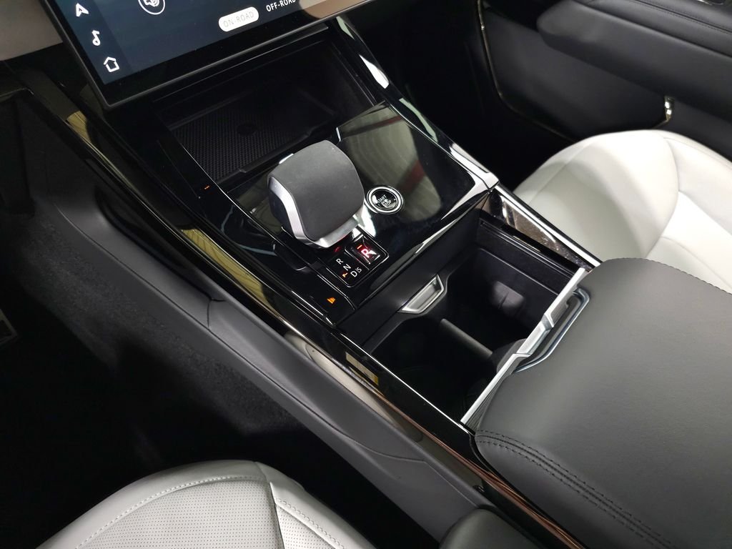 Used 2025 Black Land Rover Autobiography image 40