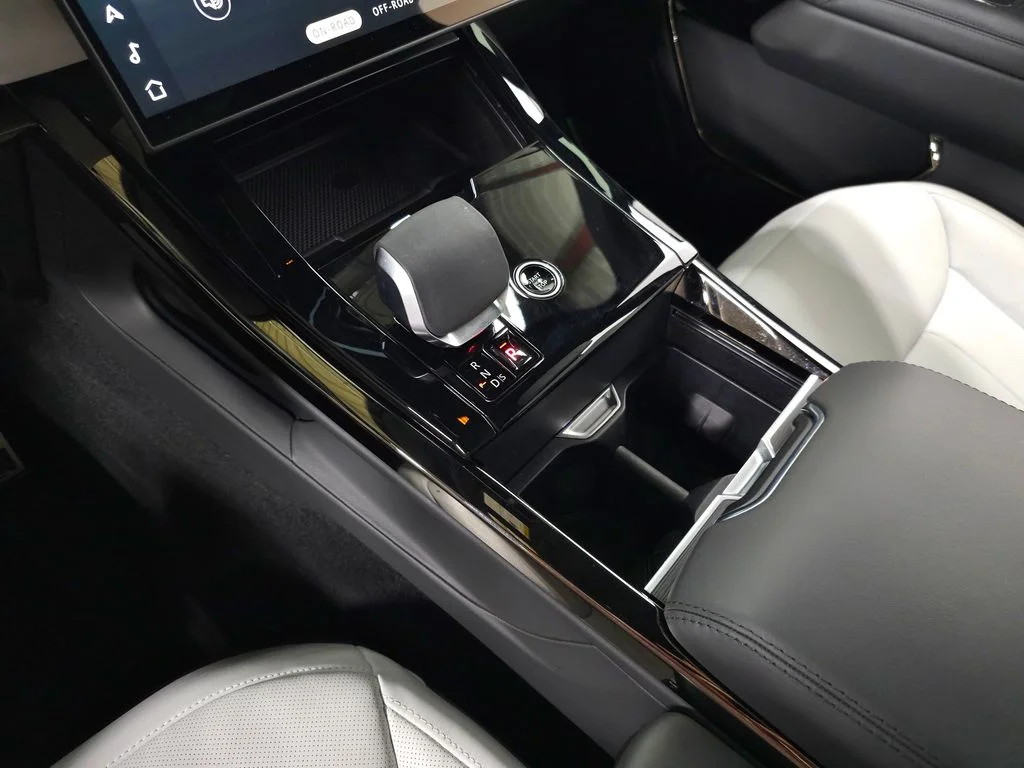 Used 2025 Black Land Rover Autobiography image 40
