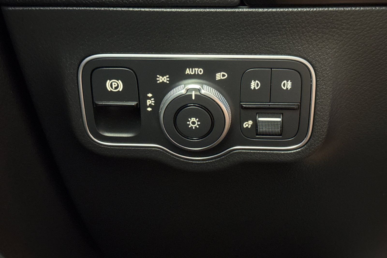 Used 2023  Mercedes-Benz GLA 250 image 30