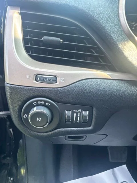Used 2014 Black Jeep Latitude image 18