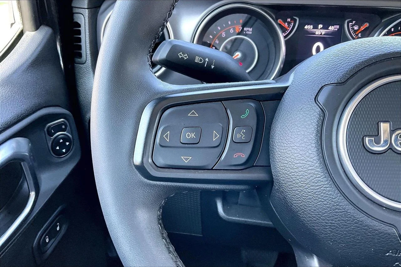 Used 2023 Black Jeep Sport S image 28