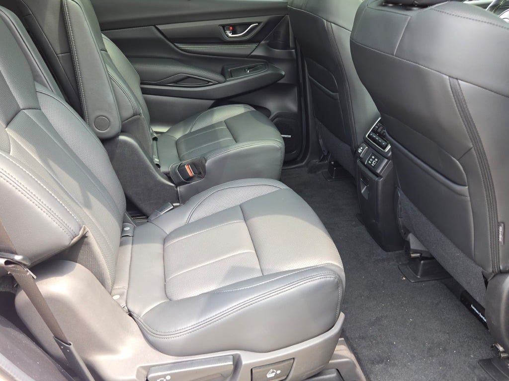 Used 2025 White Subaru Onyx Edition Touring image 11