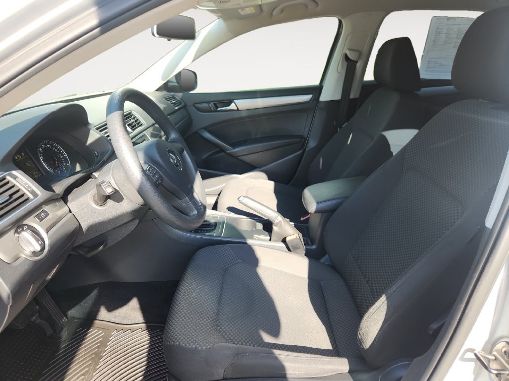 Used 2013 Silver Volkswagen 2.5 S image 11