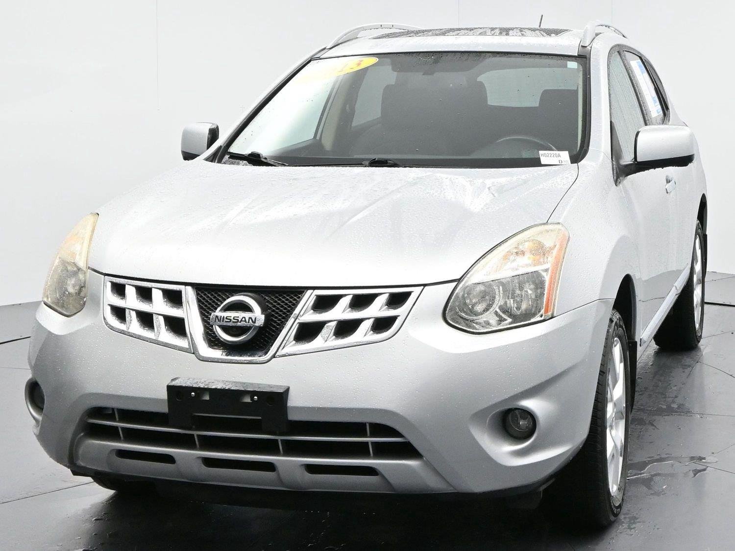 Used 2013 Brilliant Silver Nissan SL image 3