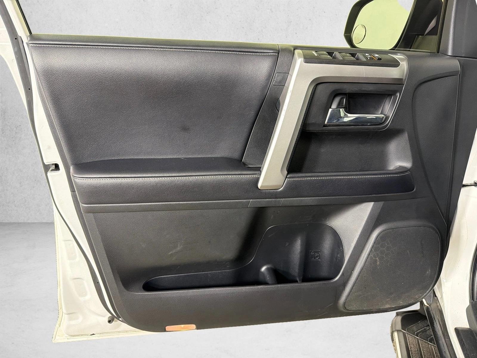 Used 2019 Super White Toyota SR5 Premium image 12