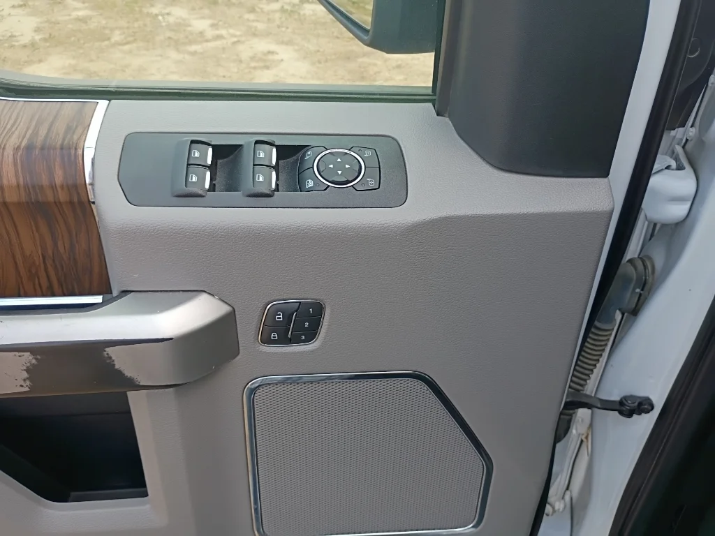 Used 2019 Oxford White Ford LARIAT image 20