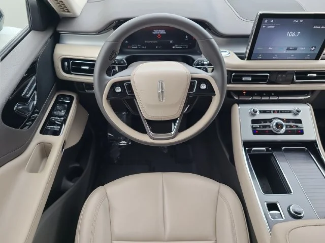 Used 2022  Lincoln Standard image 18