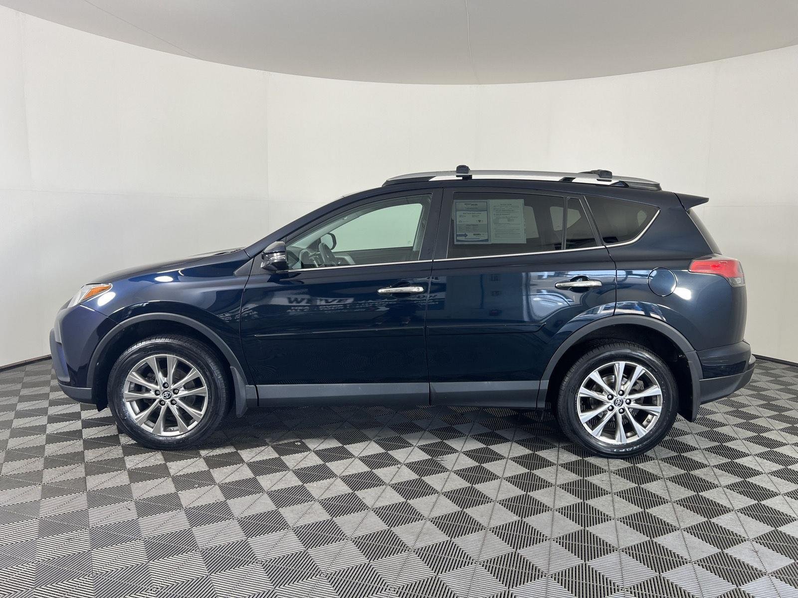 Used 2018 Galactic Aqua Mica Toyota Limited image 6