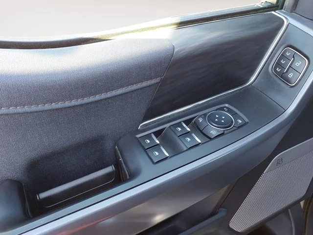 Certified Used 2025  Ford Lariat image 10