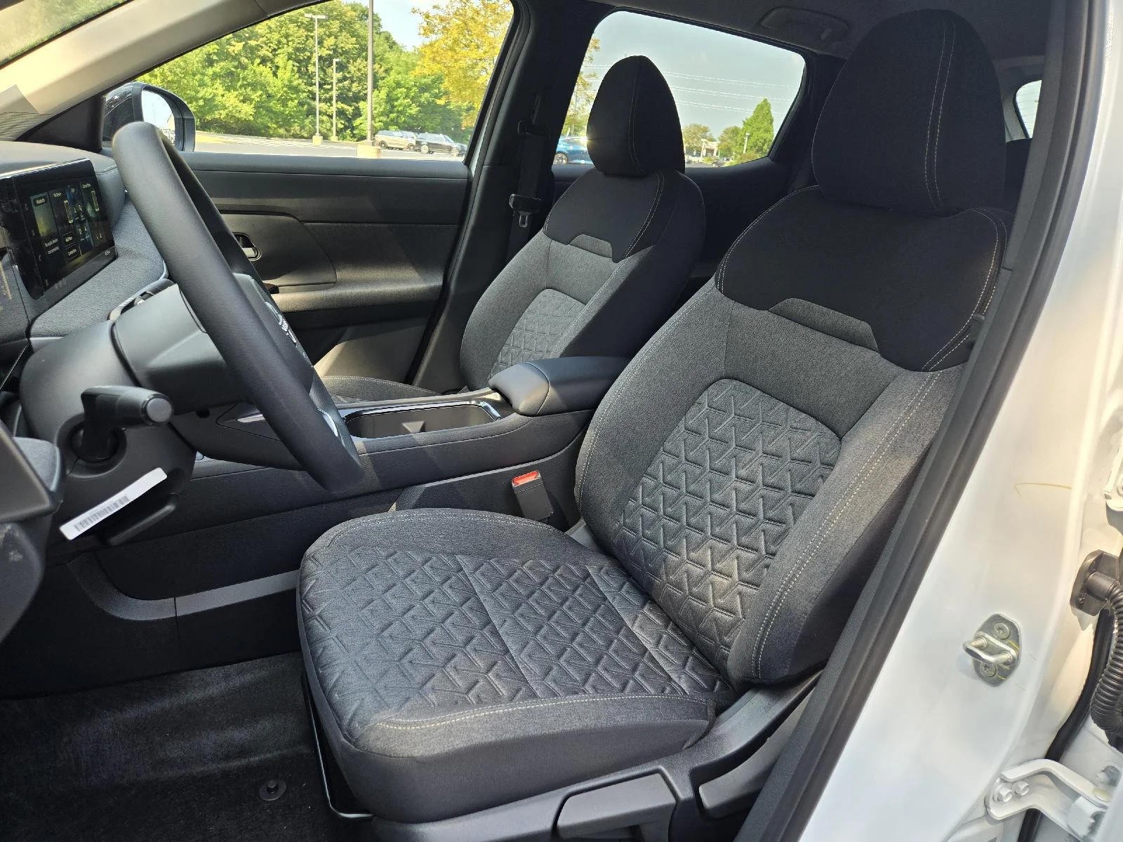 New 2026 Aspen White Tricoat/Super Black Nissan SV image 10