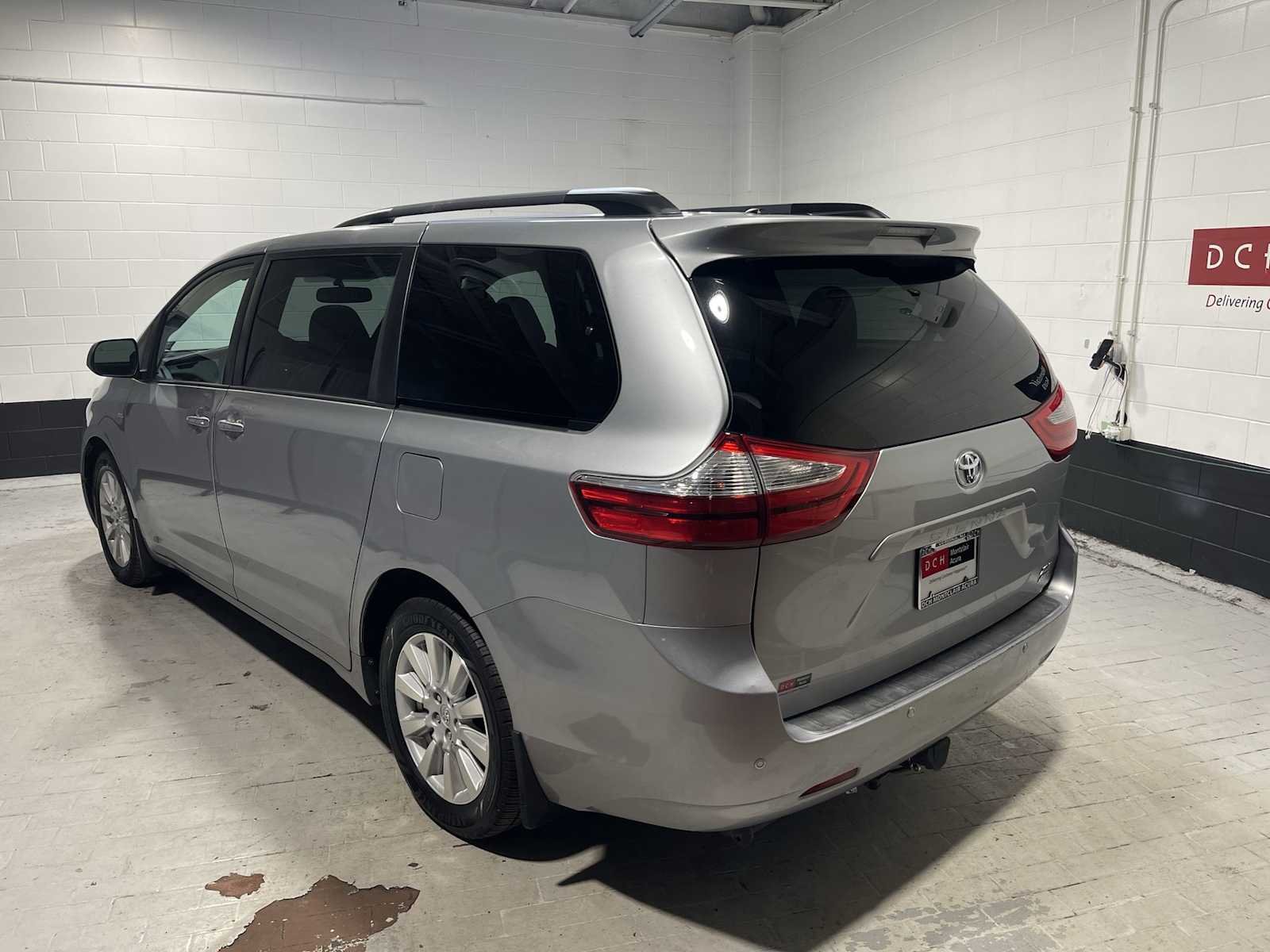 Used 2017 Silver Sky Metallic Toyota XLE image 4